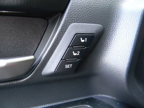 Used 2025 Toyota 4Runner Limited AWD/4WD image 16