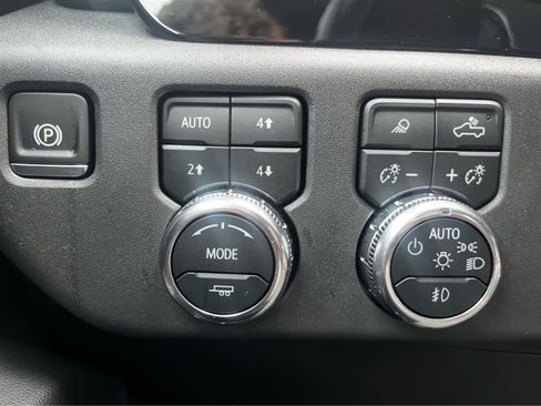 Used 2024 GMC Sierra 1500 SLT w/ SLT Premium Plus Package AWD/4WD image 22