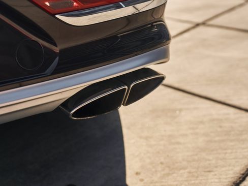 Used 2023 Bentley Bentayga Extended Wheelbase image 11