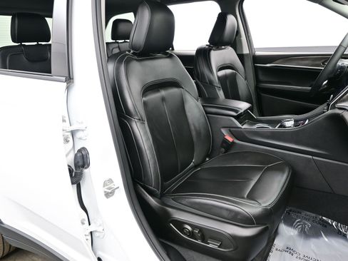 Used 2024 Jeep Grand Cherokee Limited w/ Black Appearance Package image 14