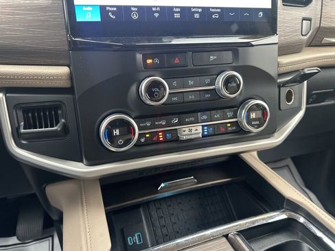Used 2024 Ford Expedition Limited image 49