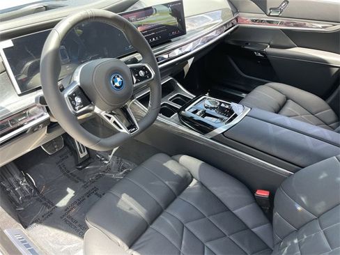 New 2025 BMW i7 xDrive60 image 18