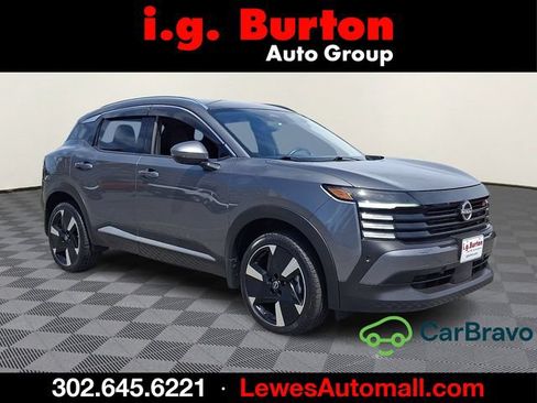 Used 2025 Nissan Kicks SR AWD/4WD image 1
