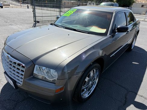 Used 2008 Chrysler 300 LX RWD image 3