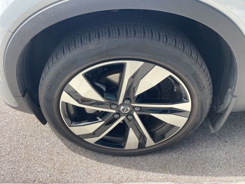 Certified 2024 Volvo XC40 B5 Plus w/ Protection Package Premier image 13