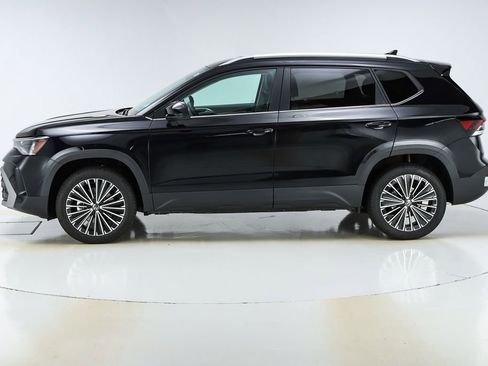 New 2026 Volkswagen Taos SE FWD image 2