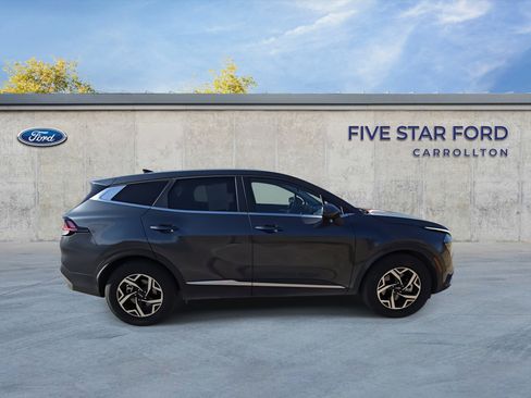 Used 2024 Kia Sportage LX image 9