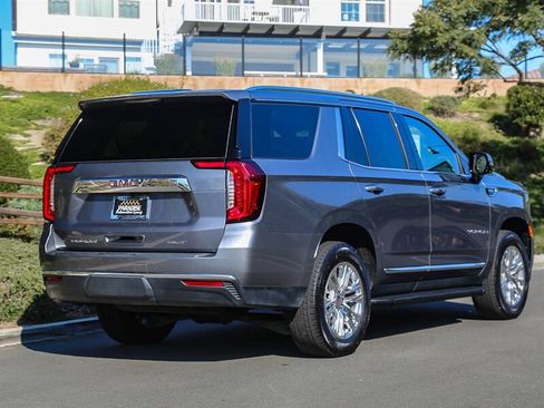 Used 2022 GMC Yukon SLT w/ SLT Premium Package image 6