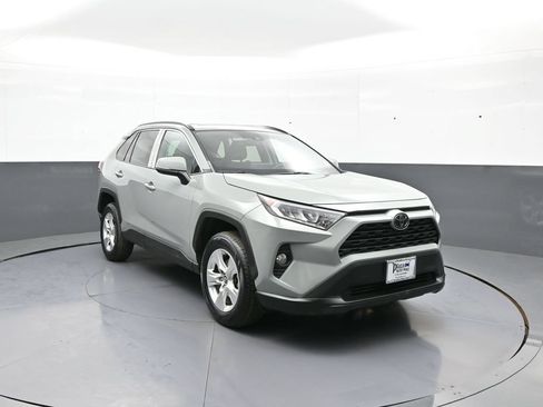 Certified 2020 Toyota RAV4 XLE w/ Convenience Package AWD/4WD image 3