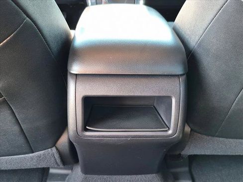 Used 2015 Toyota Camry SE FWD image 18