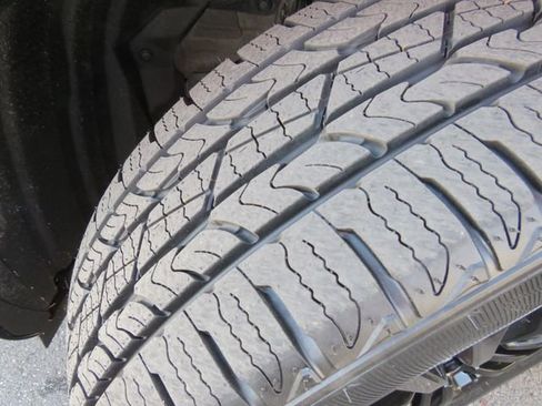 Certified 2023 Toyota Venza Nightshade image 35