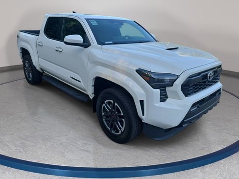 Used 2024 Toyota Tacoma TRD Sport w/ TRD Sport Upgrade Package RWD image 3