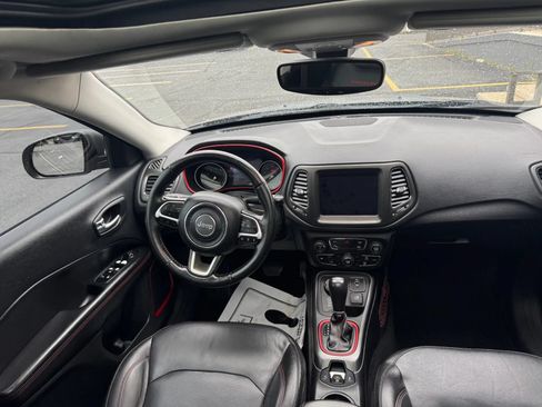 Used 2019 Jeep Compass Trailhawk w/ Leather Interior Group AWD/4WD image 10