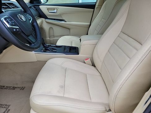 Used 2016 Toyota Camry XLE w/ Moonroof Package FWD image 13