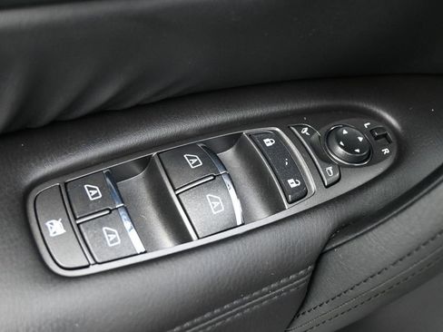 Used 2023 Nissan Armada SL w/ Captain's Chairs Package image 4