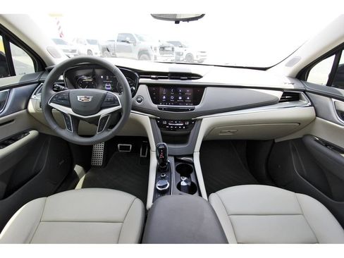Certified 2023 Cadillac XT5 Premium Luxury w/ Technology Package FWD image 9