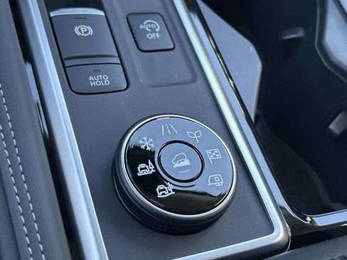 New 2026 Nissan Pathfinder Platinum w/ Lighting Package AWD/4WD image 33