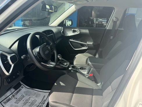 Used 2020 Kia Soul LX image 11