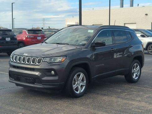 Used 2024 Jeep Compass Latitude image 15