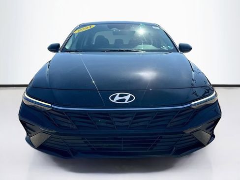 Used 2024 Hyundai Elantra SEL image 2