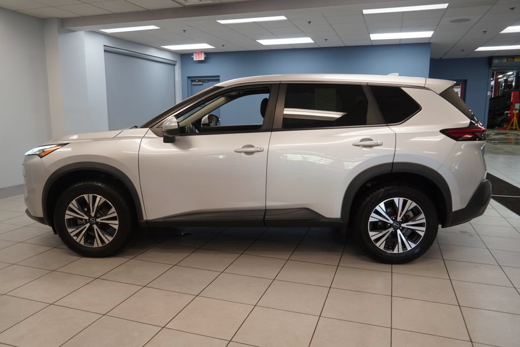 Used 2022 Nissan Rogue SV AWD/4WD image 2