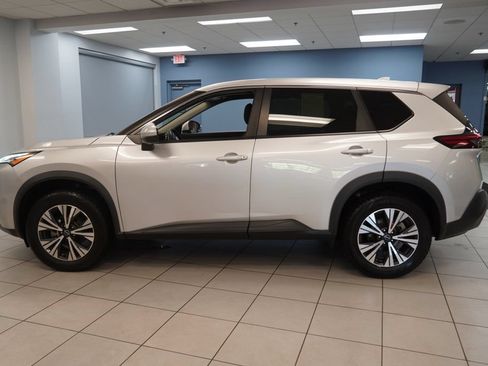 Used 2022 Nissan Rogue SV AWD/4WD image 2