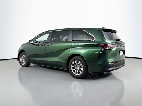 Certified 2026 Toyota Sienna LE FWD image 5