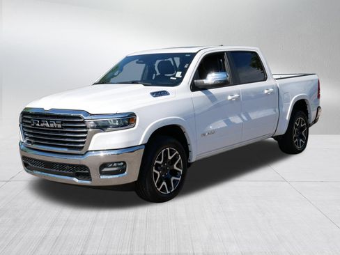 Used 2025 RAM 1500 Laramie AWD/4WD image 3