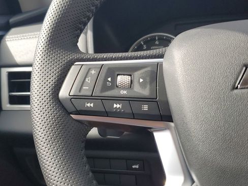 New 2025 Mitsubishi Outlander SE image 24