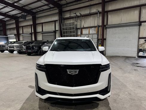 Used 2021 Cadillac Escalade Sport w/ LPO, ONYX Package image 10