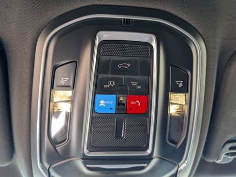 Used 2022 Jeep Wagoneer Series I AWD/4WD image 25