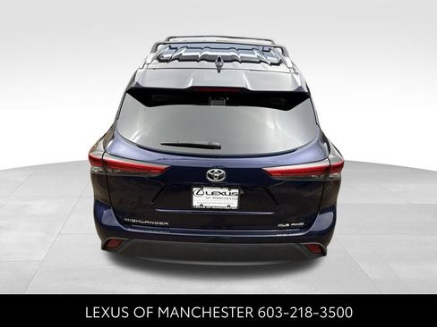 Used 2022 Toyota Highlander XLE AWD/4WD image 5