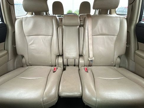 Used 2013 Toyota Highlander SE FWD image 8