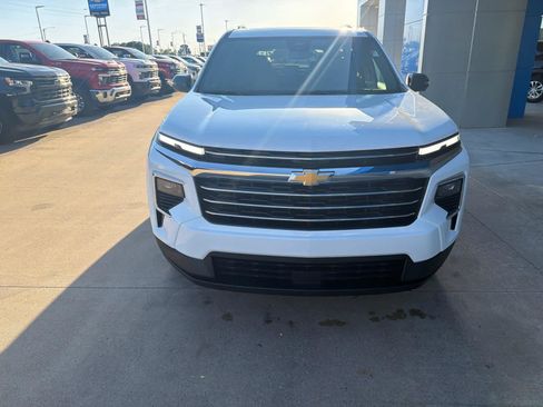 New 2026 Chevrolet Traverse LT w/ Sun and Wheel Package FWD image 10