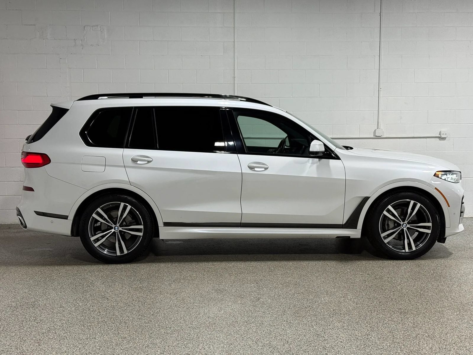Used 2019 BMW X7 xDrive40i w/ Premium Package AWD/4WD image 5