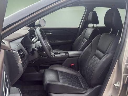 Used 2023 Nissan Rogue Platinum w/ Platinum Premium Package FWD image 11