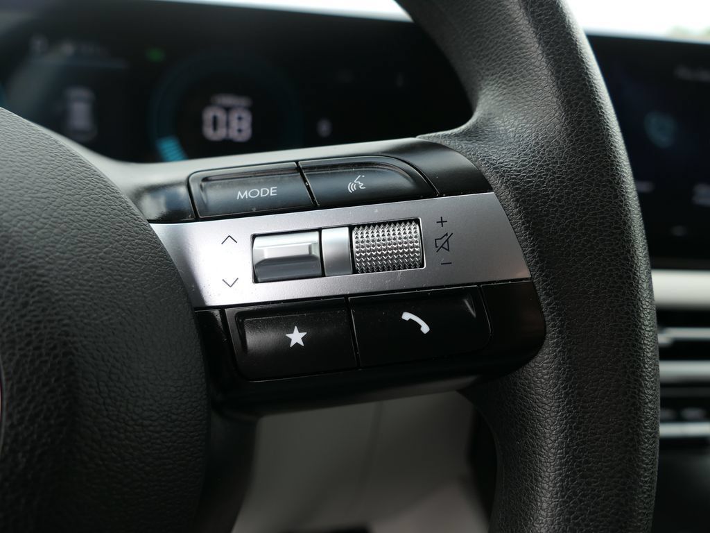Used 2025 Hyundai Tucson SEL FWD image 14