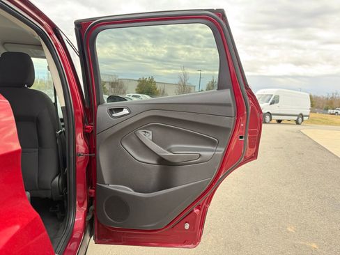 Used 2018 Ford Escape SE image 21