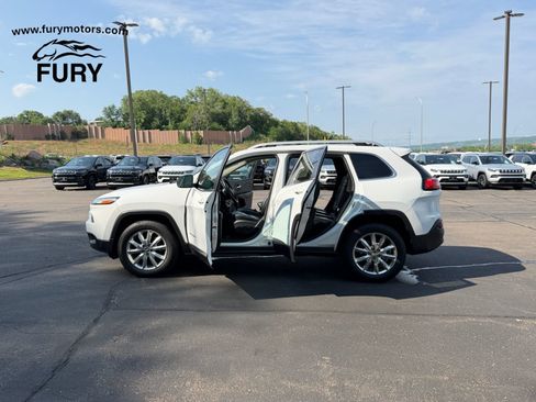 Used 2017 Jeep Cherokee Limited AWD/4WD image 38