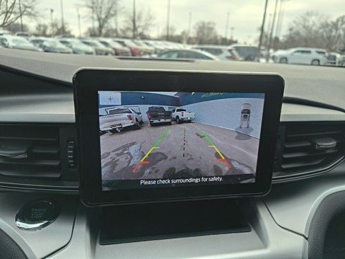 Used 2022 Ford Explorer XLT image 25