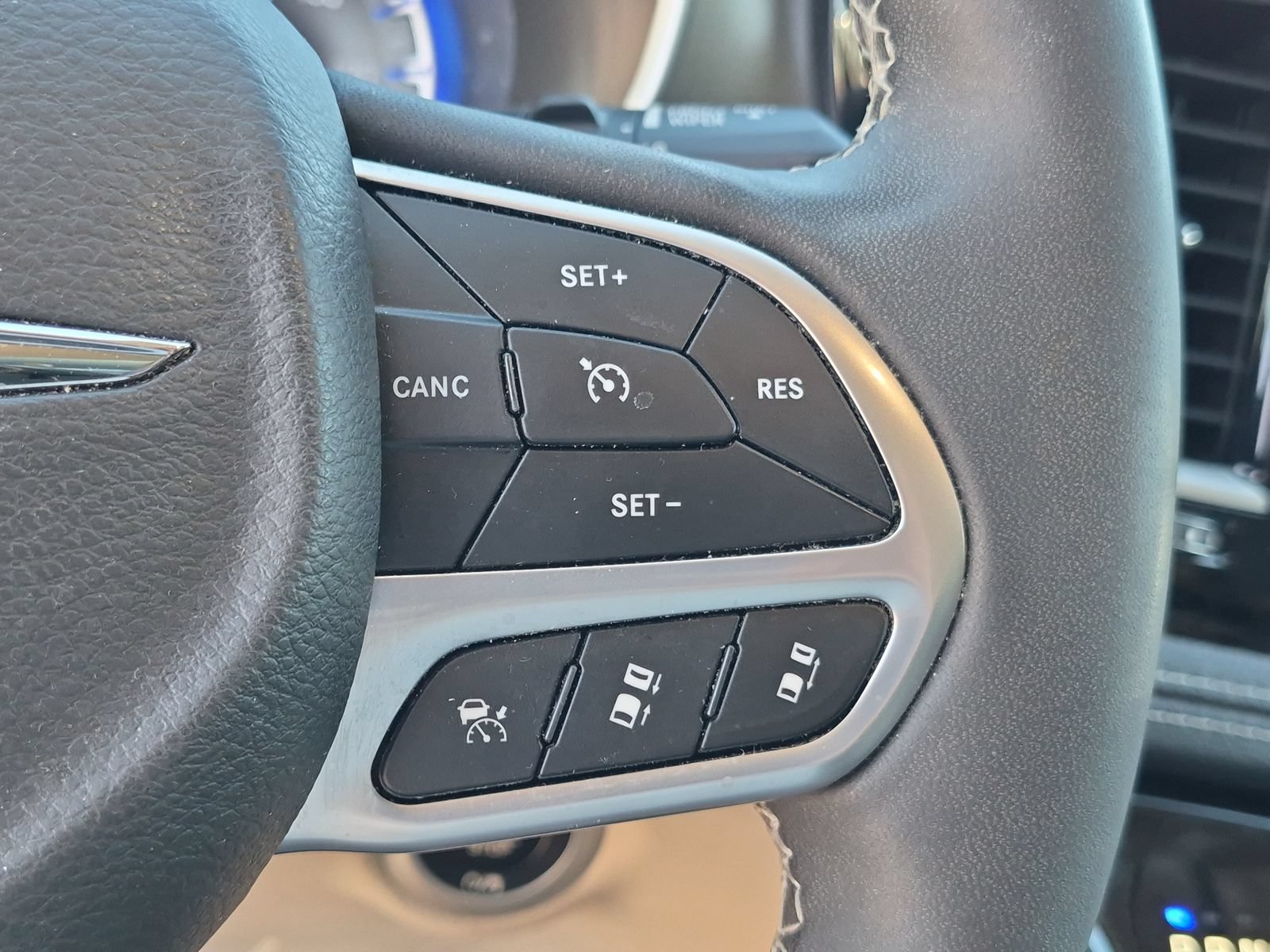 Used 2022 Chrysler Pacifica Touring-L FWD image 10