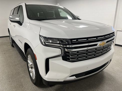 Used 2023 Chevrolet Suburban Premier image 2