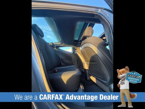 Used 2017 Hyundai Veloster Value Edition image 25