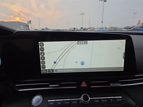 Used 2023 Hyundai Elantra SEL w/ Convenience Package image 18