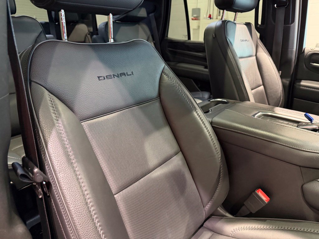 Used 2021 GMC Yukon Denali w/ Denali Premium Package AWD/4WD image 54