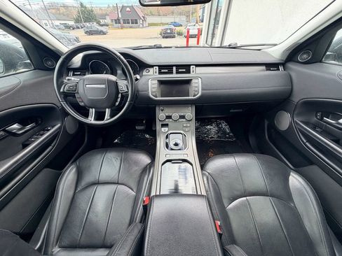 Used 2019 Land Rover Range Rover Evoque SE Premium image 19