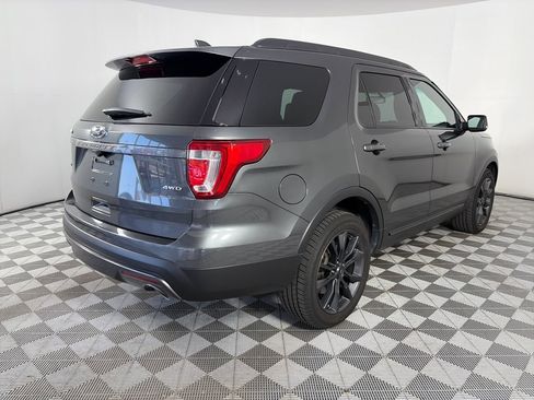 Used 2017 Ford Explorer XLT w/ Equipment Group 202A AWD/4WD image 7