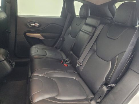 Used 2018 Jeep Cherokee Limited AWD/4WD image 18