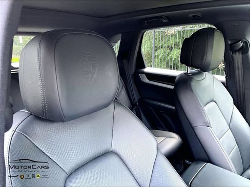 Used 2026 Porsche Cayenne AWD/4WD image 31