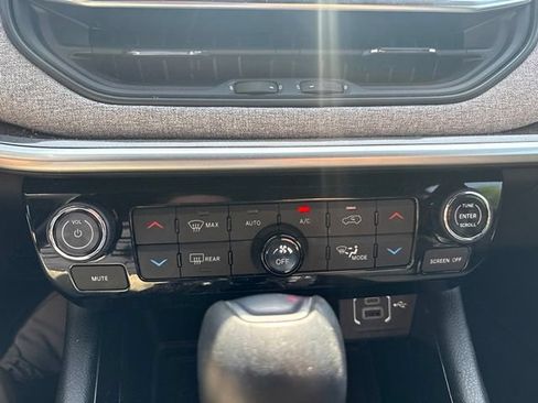 Used 2023 Jeep Compass Latitude AWD/4WD image 25